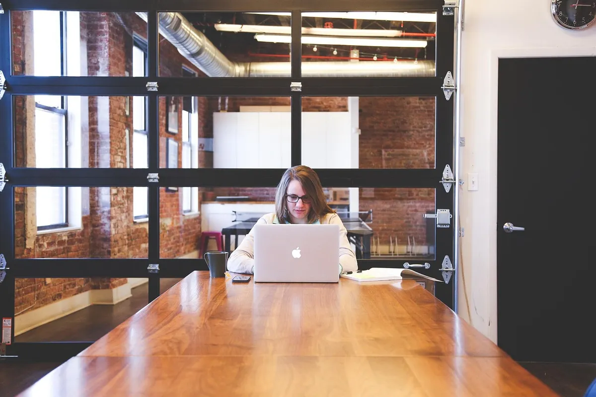 student, typing, keyboard, text, woman, startup, business, people, students, office, strategy, work, technology, company, corporate, communication, young, plan,