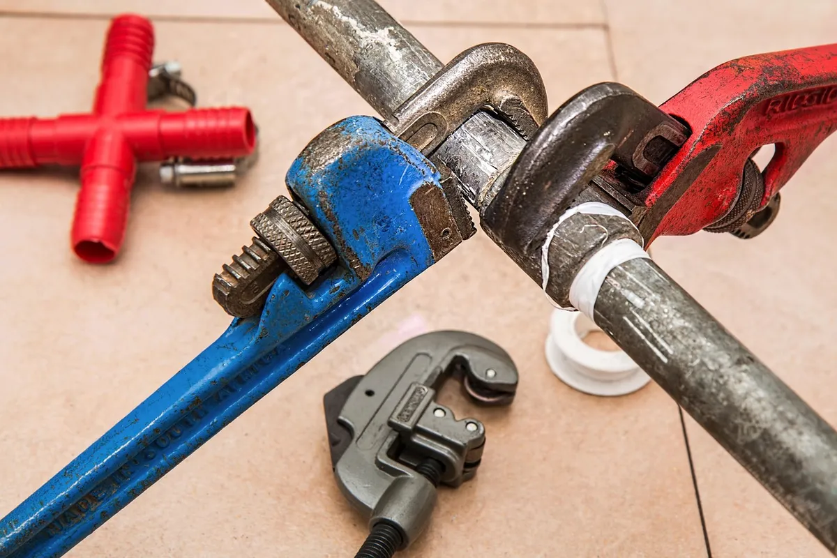 plumbing、管子、扳手、 plumber、修復、保養、修補、翻新、扳手、工作、修理工、 handyman、工具、 DIY、家務修復、漏水、滲漏、 plumbing、 p