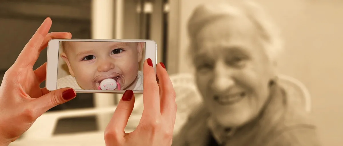 face, woman, old, infant, young, child, youth, aging, age, discrepancy, difference, philosophy, reality, virtual, illusion, desired image, wishful imagination,