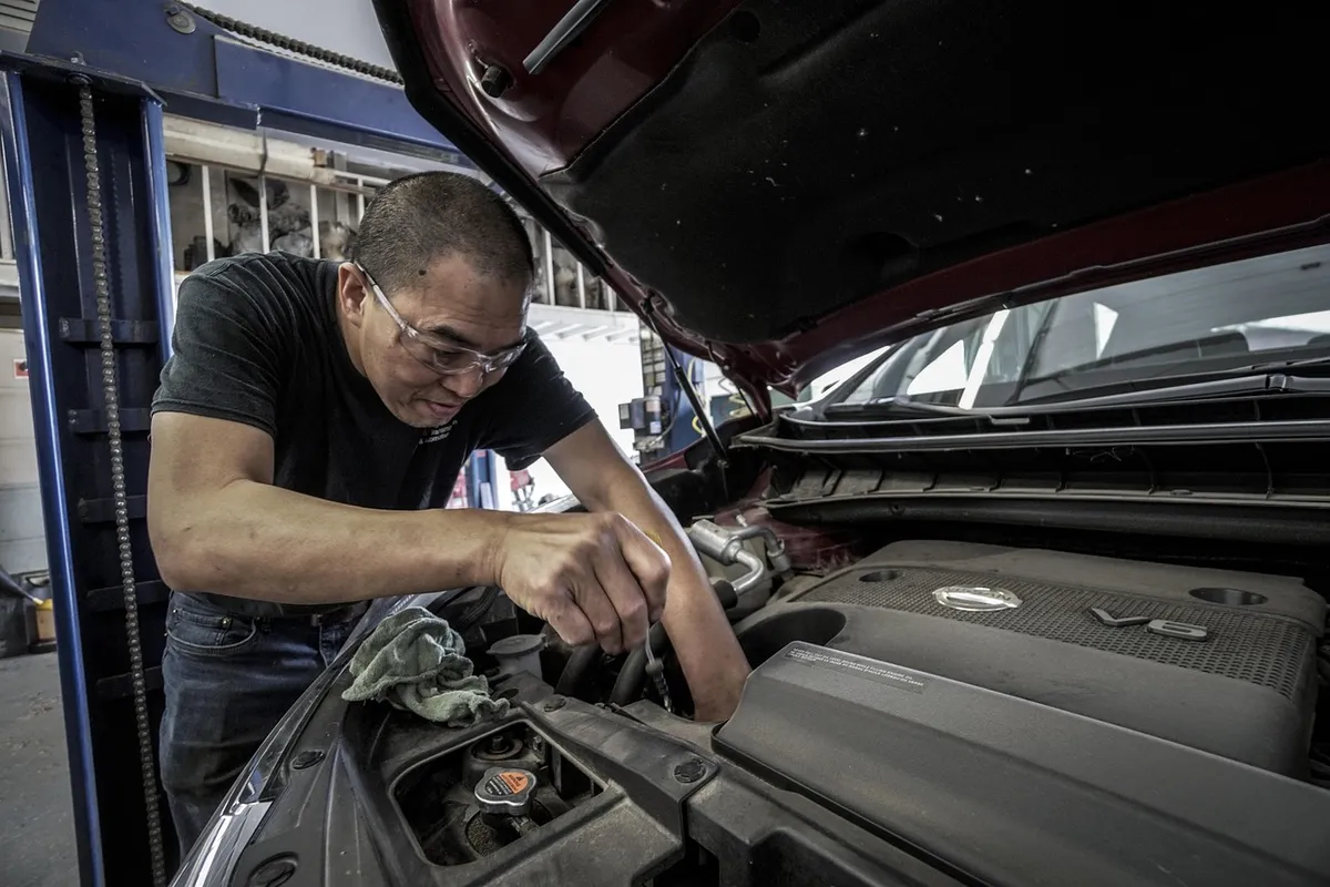 汽車修護、換油、油、汽車、店鋪、修護、工作、引擎、服務、人員、汽車、修補、維護、車輛、汽車工程、換油、汽車背景 wallpaper